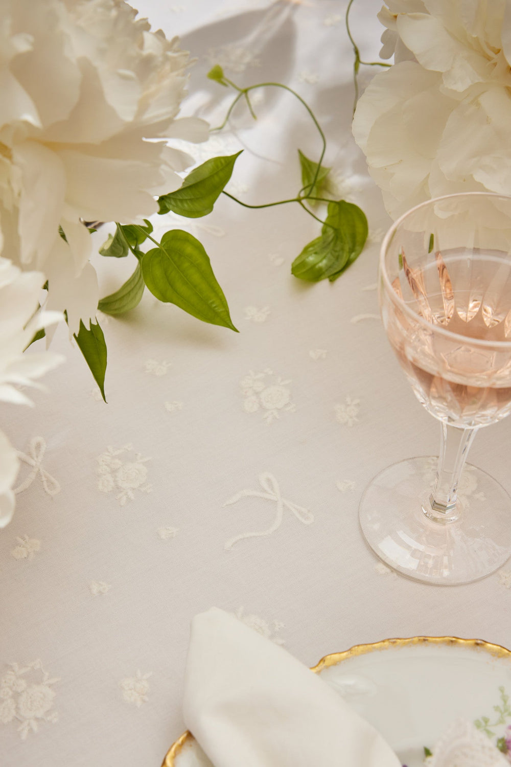 Victorian Table Linen | Loveshackfancy online